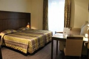 Room - Hotel Le Cardinal (Paris)