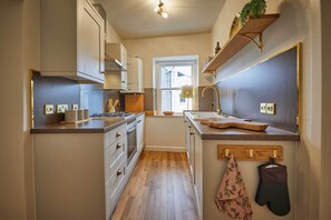 Appartement | Cuisine privée | Réfrigérateur, micro-ondes, four, plaque de cuisson