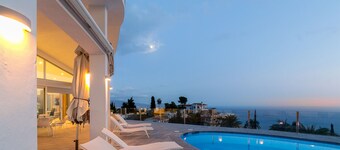 Sea View Villa with Heated Pool and Wheelchair Accessible