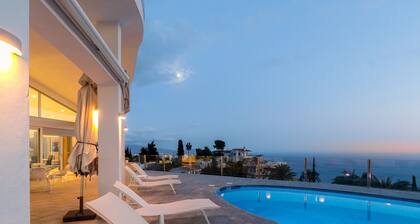 Sea View Villa with Heated Pool and Wheelchair Accessible