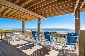 Outdoor dining - DEJA BLUE - Exquisite Beachfront - 5 Bedroom, sleeps 17, high end features! (Caplen)