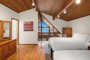3 bedrooms, travel cot, Internet, bed sheets