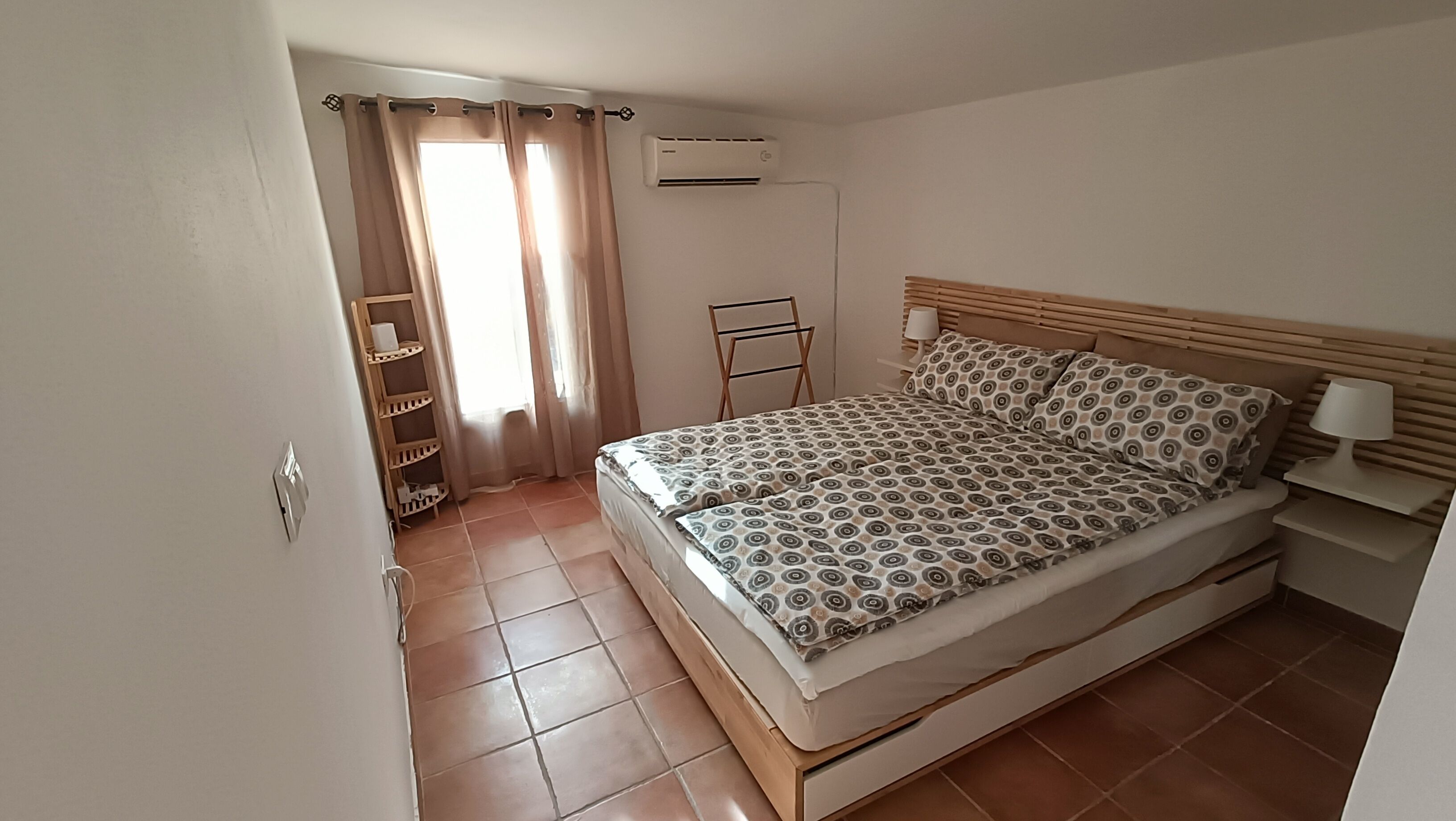 3 dormitorios, tabla de planchar con plancha, wifi gratis y ropa de cama