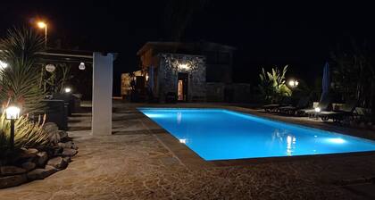 Fantastic 5-star Villa with XL-sized pool, 100% 5-star ratings in 2025!