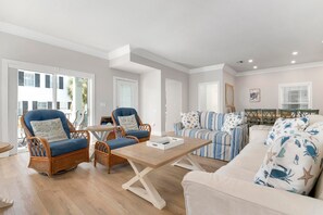 TV, video games, ping pong, books - ⚓ Heated pool, Hot Tub, Games & More, 5 min> walk to beach!⚓🐕🏖🌅 (Holmes Beach)