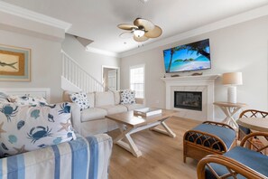 TV, videogiochi, tavolo da ping pong, libri