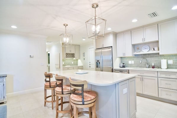 Luxury Apartment, 2 Bedrooms, Ocean View | Private kitchen