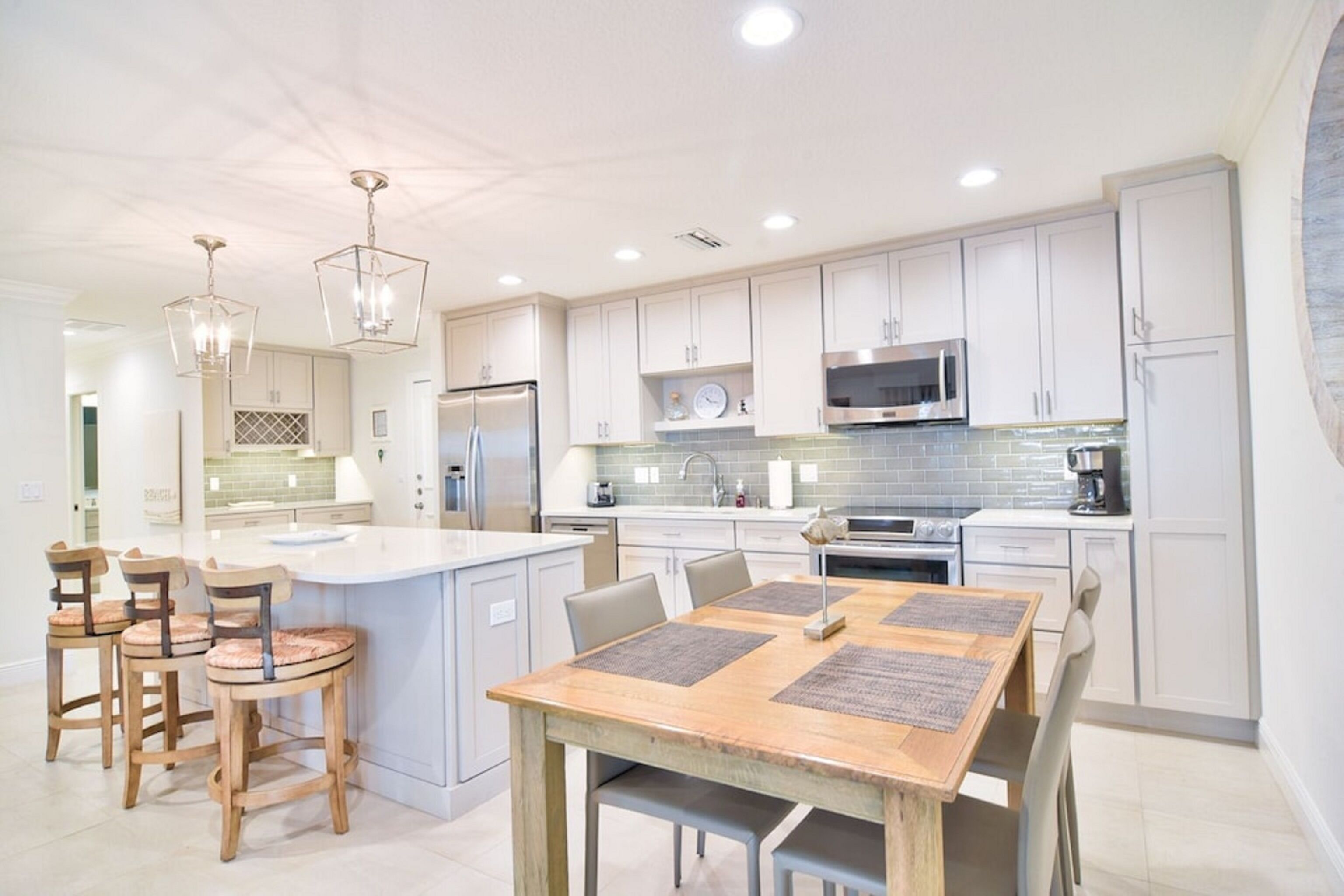 Luxury Apartment, 2 Bedrooms, Ocean View | In-room dining