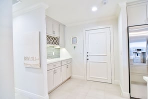 Luxury Apartment, 2 Bedrooms, Ocean View | Bathroom | Free toiletries, hair dryer, towels