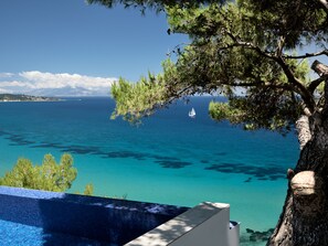 Outdoor pool, a heated pool, pool loungers - Iconic Ionian Mudita Villa (Argassi)