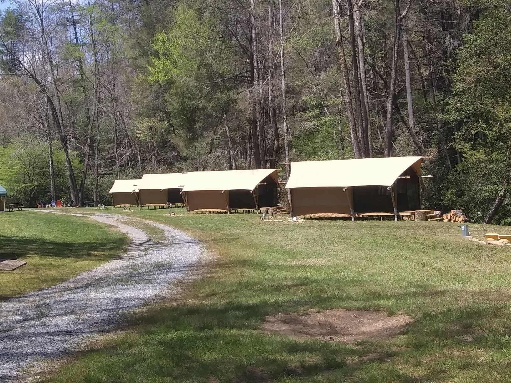 Relax in your own private Safari Glamp Tent, Creekfront, firepit. Close to town.