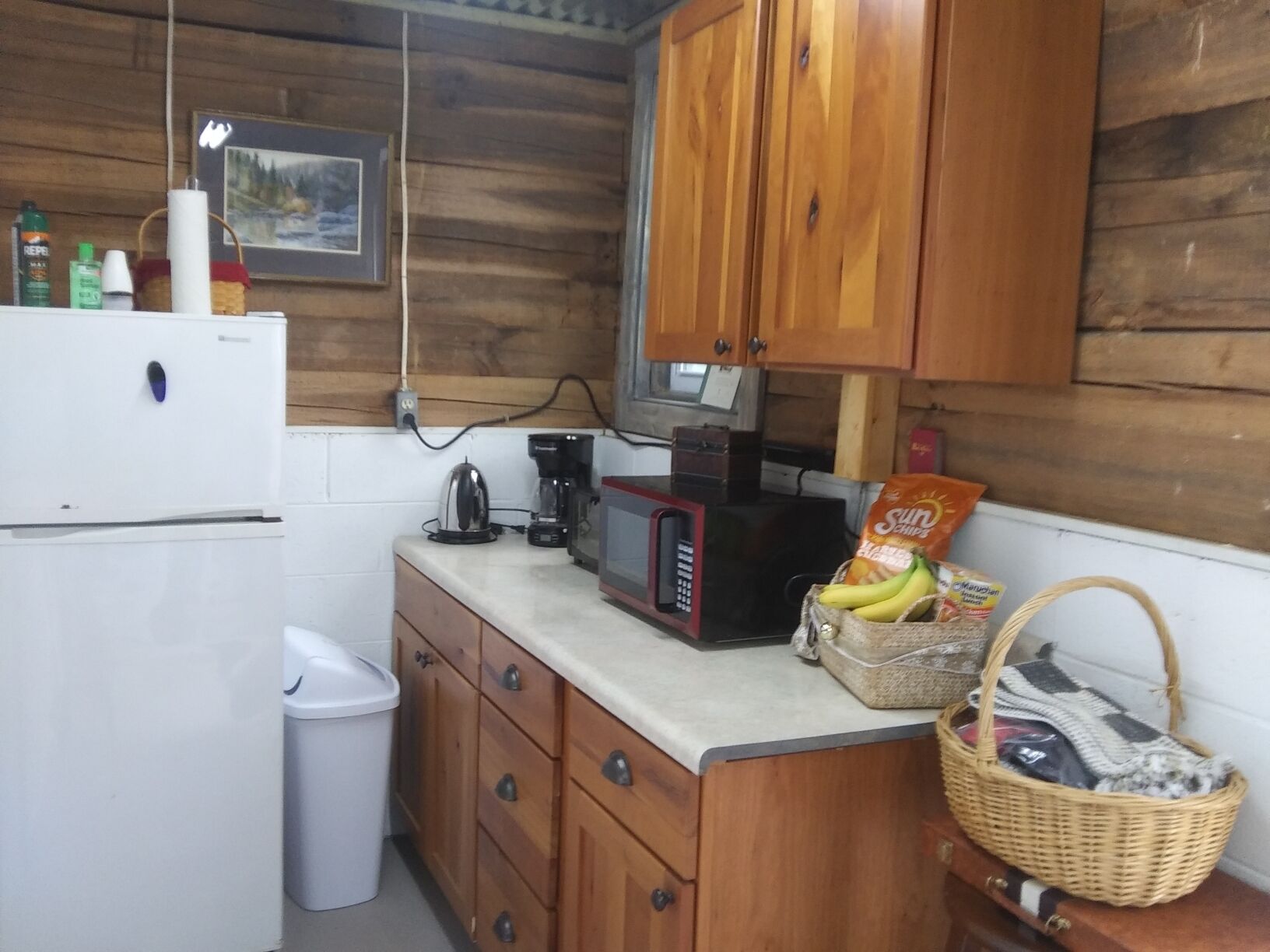 Relax in your own private Safari Glamp Tent, Creekfront, firepit. Close to town.