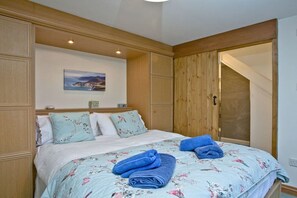 3 bedrooms, iron/ironing board, free WiFi, bed sheets - Beautiful Cottage Home!  Short walk to Coastal Path, Budleigh Salterton & beach. (BUDLEIGH SALTERTON)