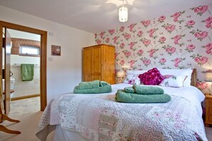 3 chambres, fer et planche à repasser, Wi-Fi gratuit, draps fournis