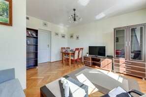 아파트, 침실 2개, 욕실 2개, 강 전망 | 거실