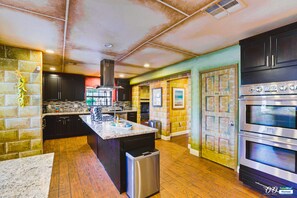 Microonde, forno, piano cottura, lavastoviglie