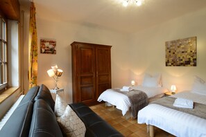 1 bedroom, iron/ironing board, free WiFi, bed sheets