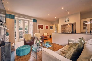 Cottage | Living area | 32-inch flat-screen TV with satellite channels, TV