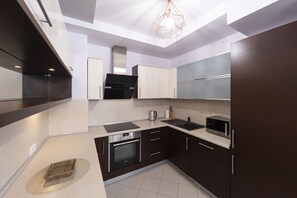 Apartment, 1 Bedroom, Balcony, Beachside | Private kitchen | Microwave, dishwasher