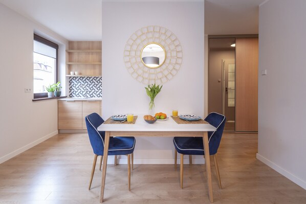 Studio, Kitchen | In-room dining - Apartment Paris 21 by Renters (Sopot)