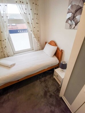 3 chambres, fer et planche à repasser, Wi-Fi, draps fournis