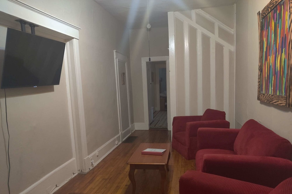 Sledge 2 Adorable One Bedroom Apartment