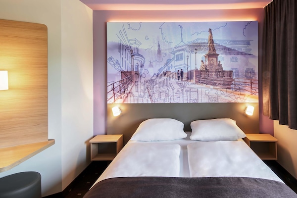 Bàn, phòng cách âm, truy cập Internet không dây miễn phí