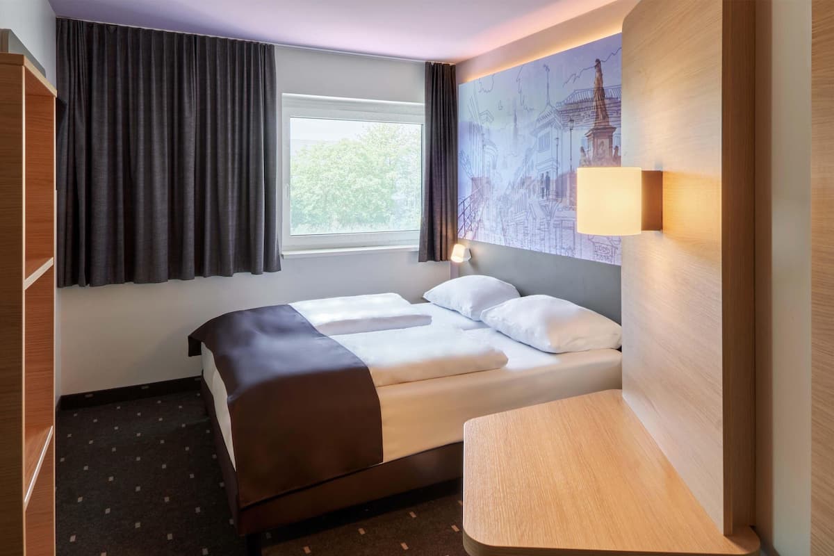 Triple Room | Desk, soundproofing, free WiFi, bed sheets