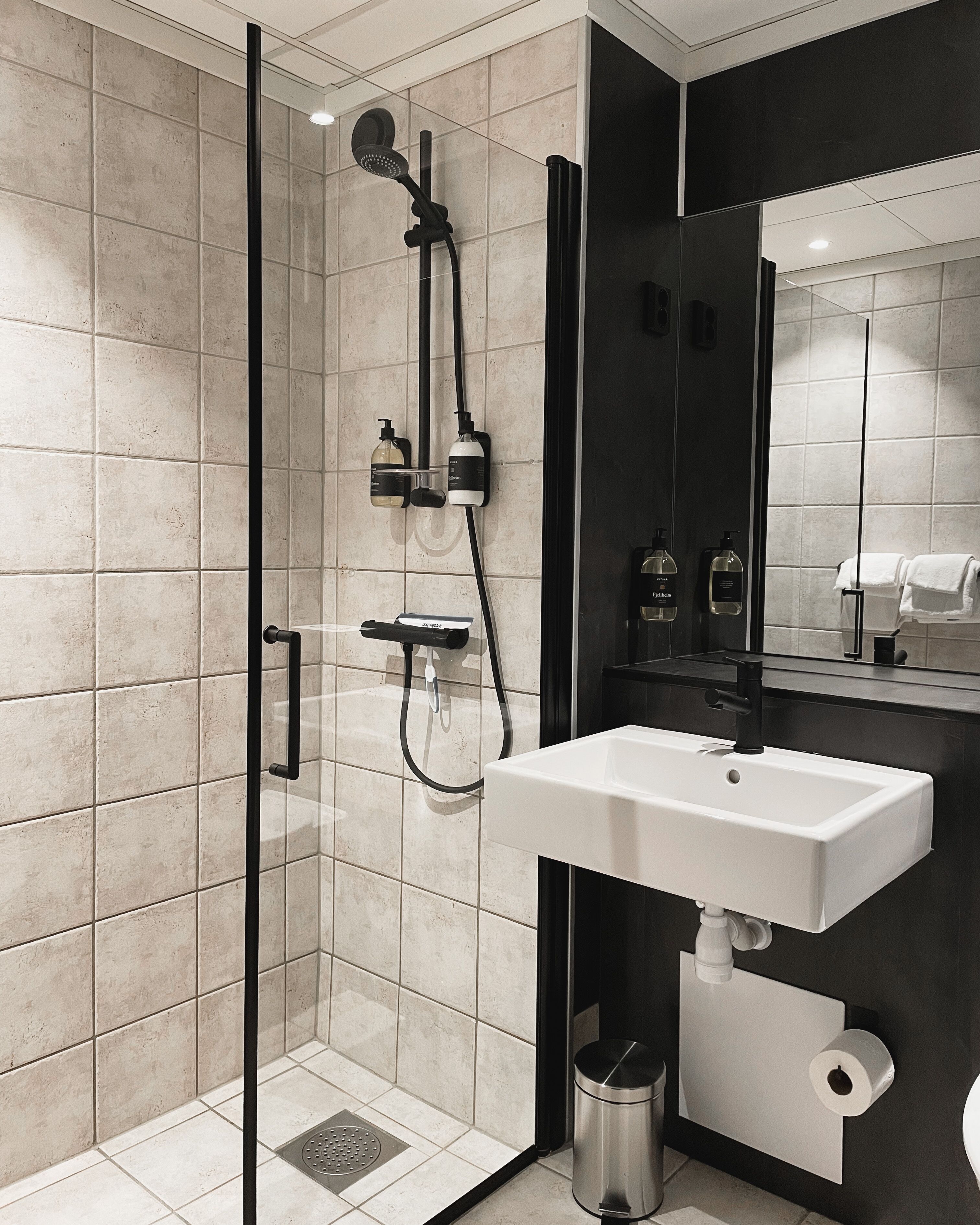 family double room | bathroom | shower, heated floors, towels