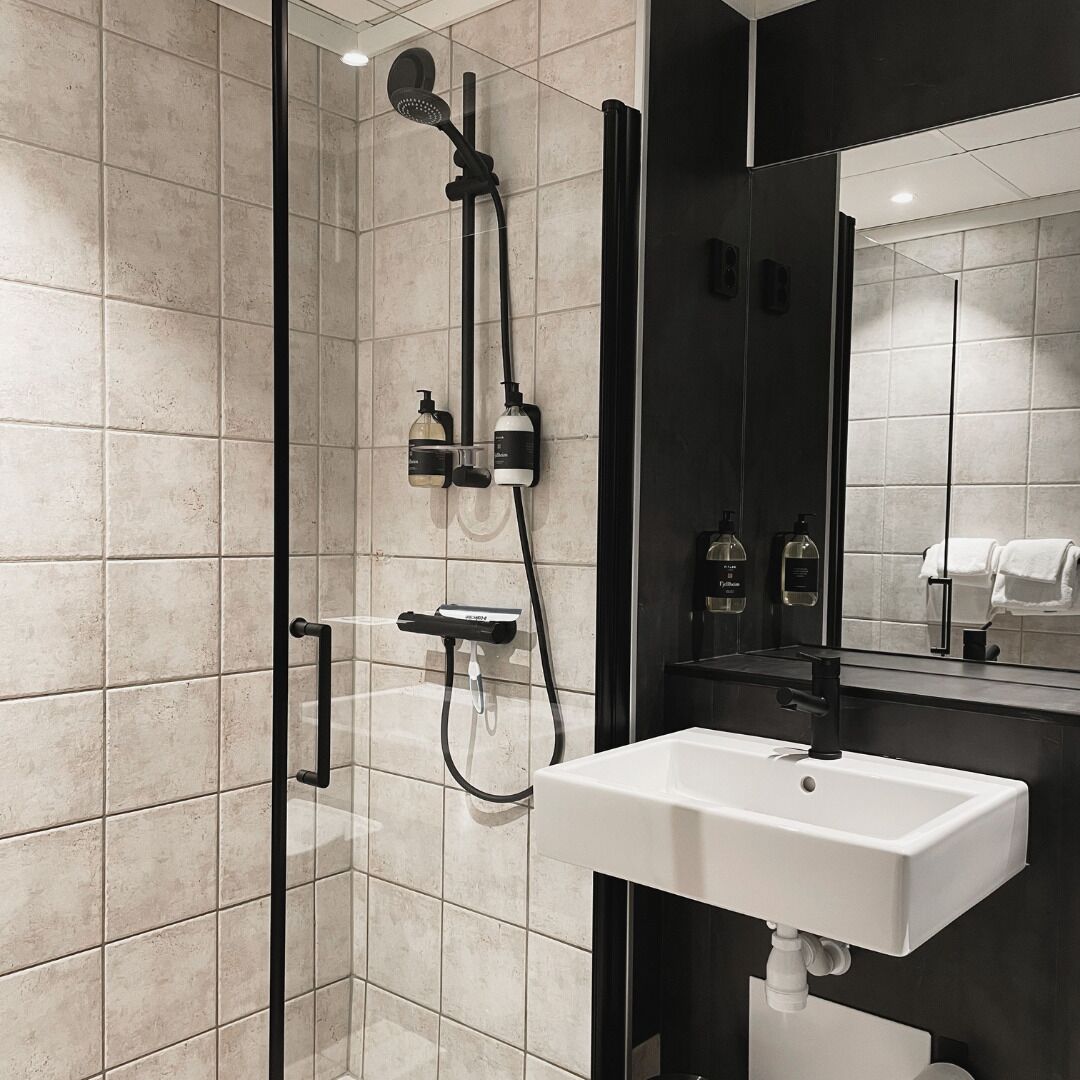 double room | bathroom | shower, heated floors, towels