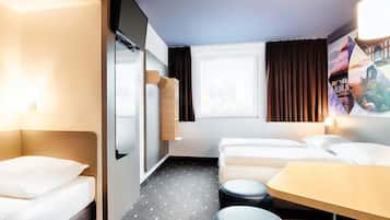 Triple Room | Desk, soundproofing, free WiFi, bed sheets