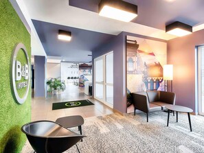 Lobby - B&B Hotel Kaiserslautern (Kaiserslautern)
