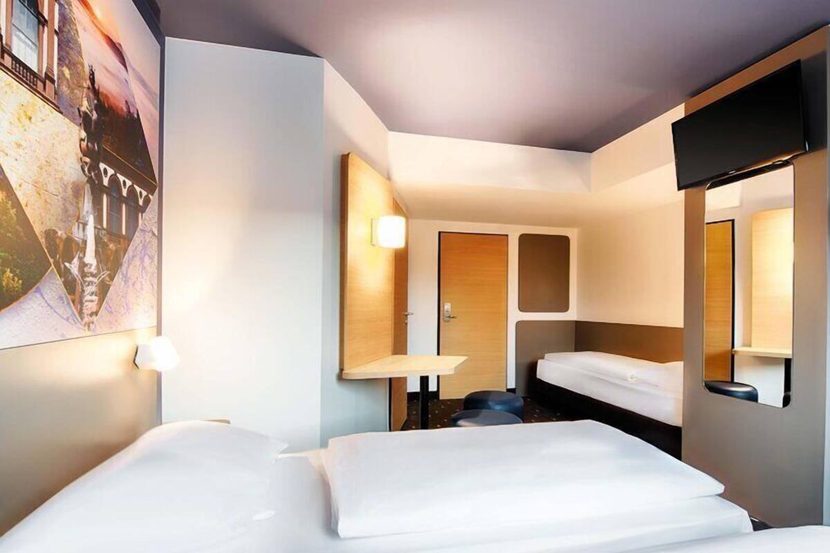 Dreibettzimmer | Schreibtisch, schallisolierte Zimmer, kostenloses WLAN, Bettwäsche