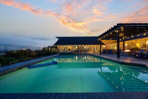 Outdoor pool - Peaceful Retreat - Lake & Mountain Views - Private Pool (Dandridge)