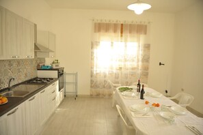 Kühlschrank, Ofen, Herdplatte, Geschirrspüler