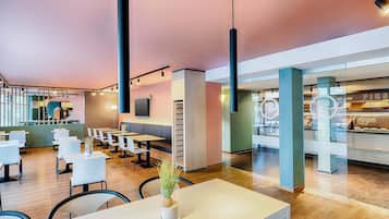 Ropa de cama de alta calidad, escritorio y sistema de insonorización