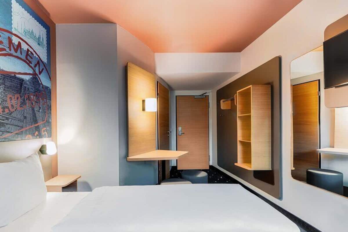 Double Room | Premium bedding, desk, soundproofing, free WiFi
