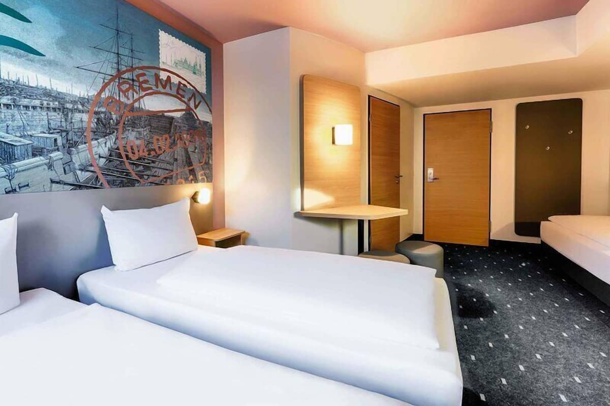 Triple Room | Premium bedding, desk, soundproofing, free WiFi