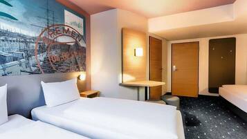 Triple Room | Premium bedding, desk, soundproofing, WiFi (free)