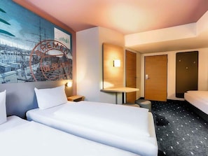 Triple Room | Premium bedding, desk, soundproofing, free WiFi