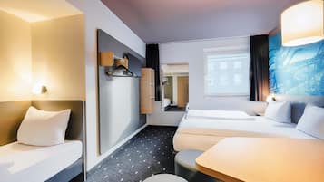 Triple Room | Premium bedding, desk, soundproofing, free WiFi