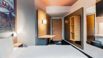 Double Room | Premium bedding, desk, soundproofing, free WiFi