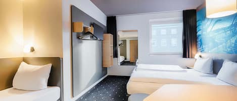 Premium bedding, desk, soundproofing, free WiFi