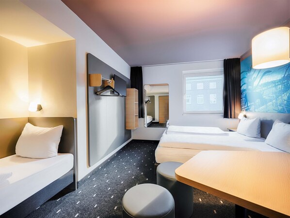 Triple Room | Premium bedding, desk, soundproofing, free WiFi