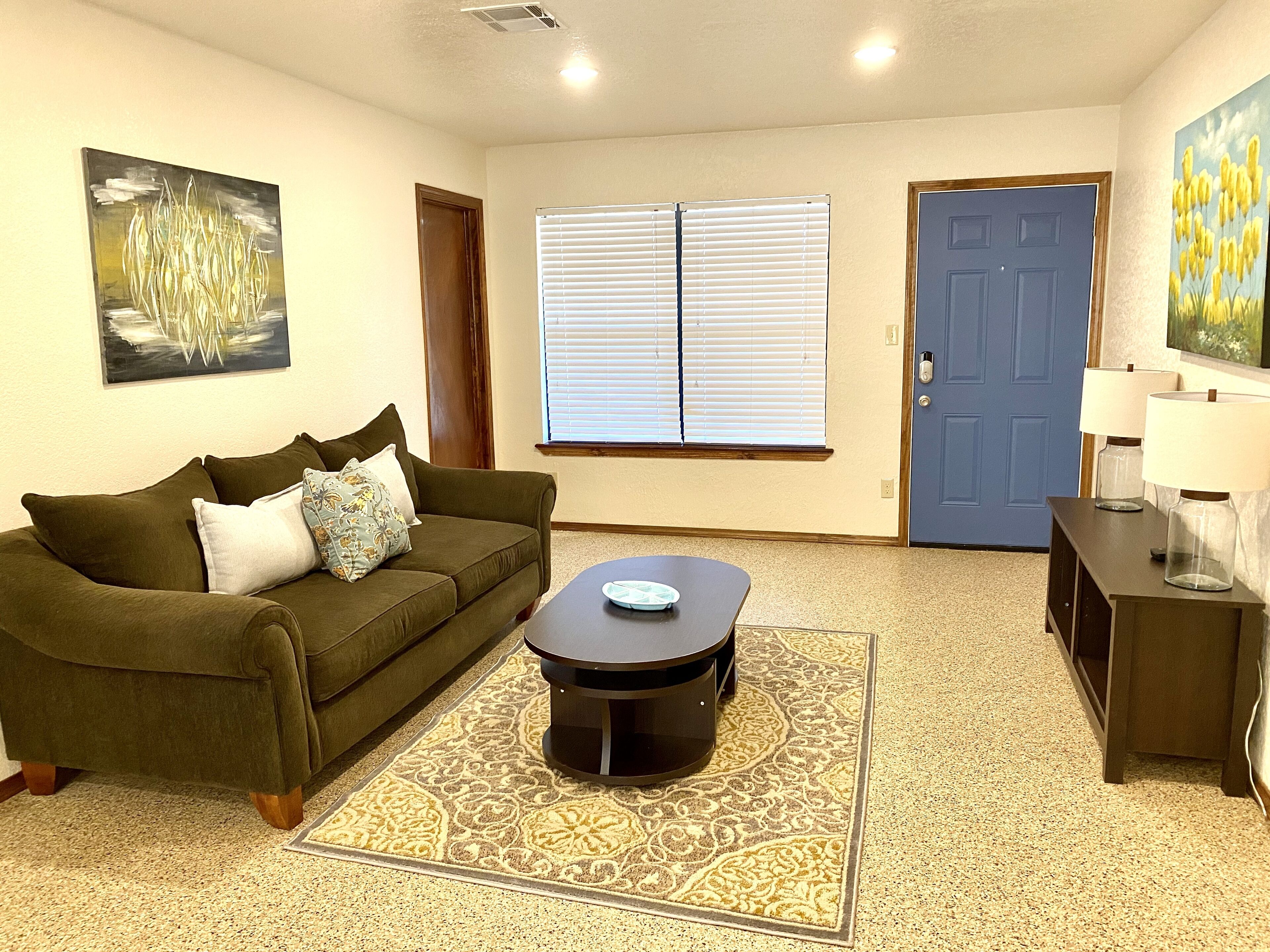 [NE 5th A] Private Bedroom Suite shared Communal House-OUHSB, 2 blocks from the OUHSC Medical comple