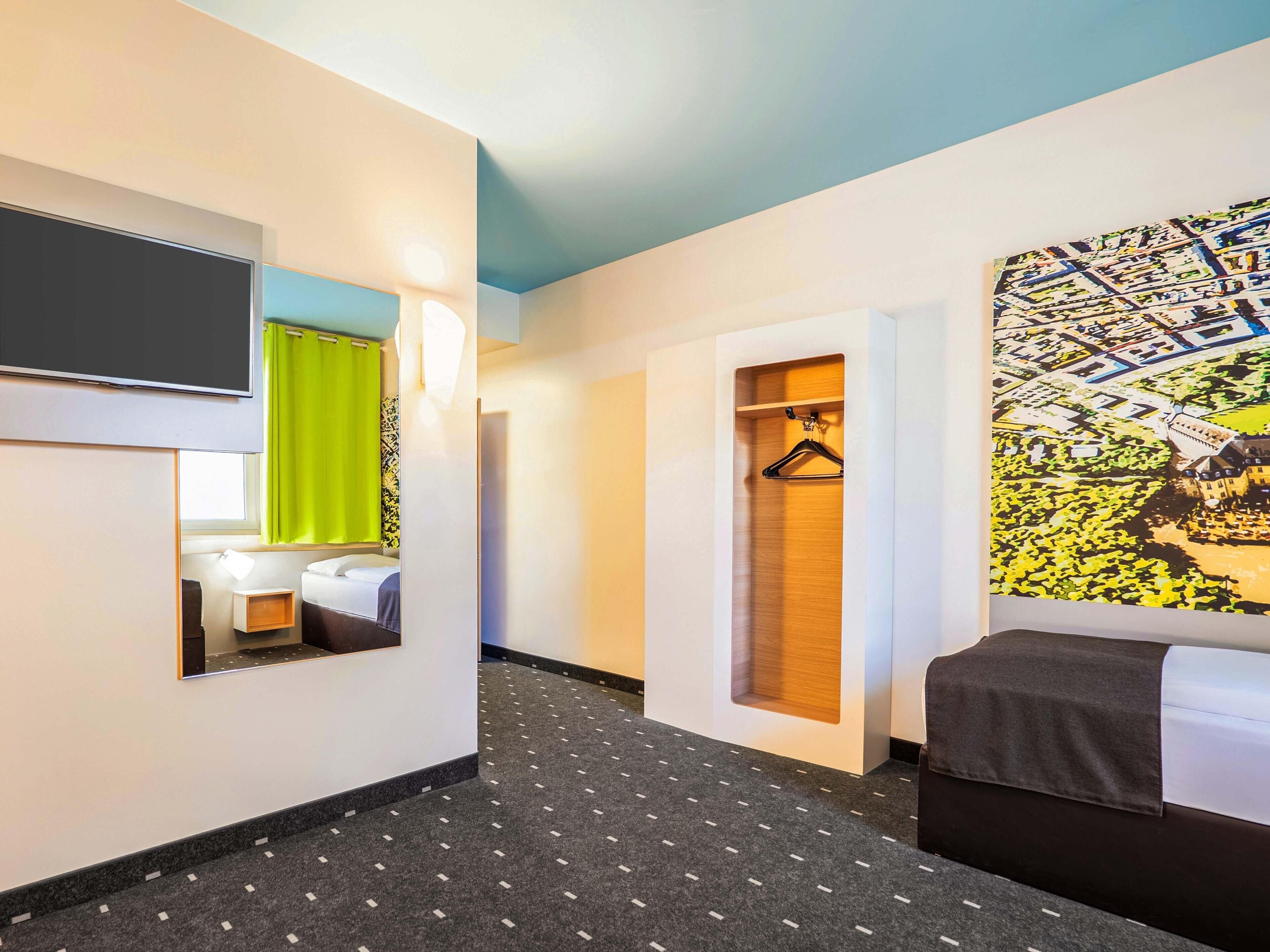 Rúmföt af bestu gerð, skrifborð, hljóðeinangrun