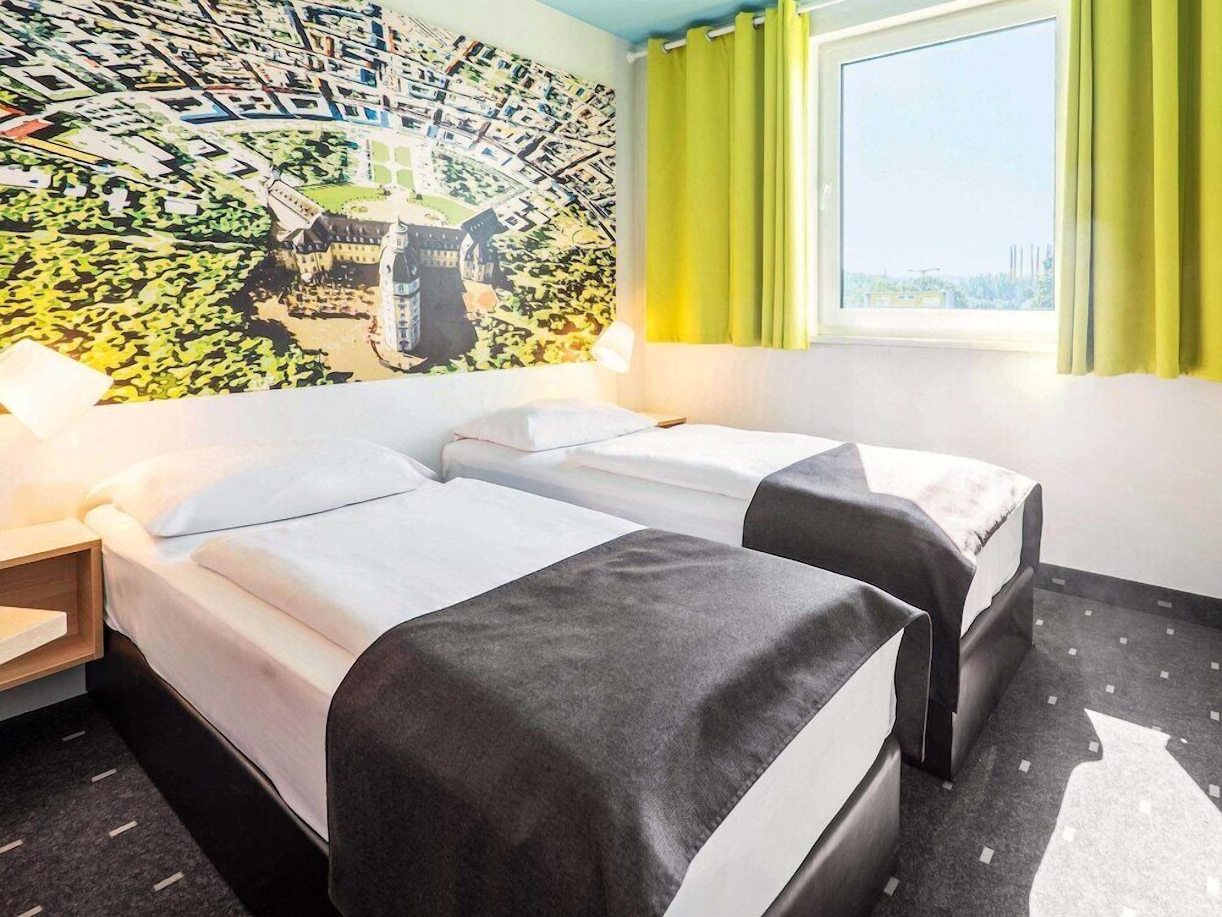 Premium bedding, desk, soundproofing, free WiFi