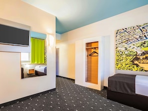 1 bedroom, premium bedding, desk, soundproofing