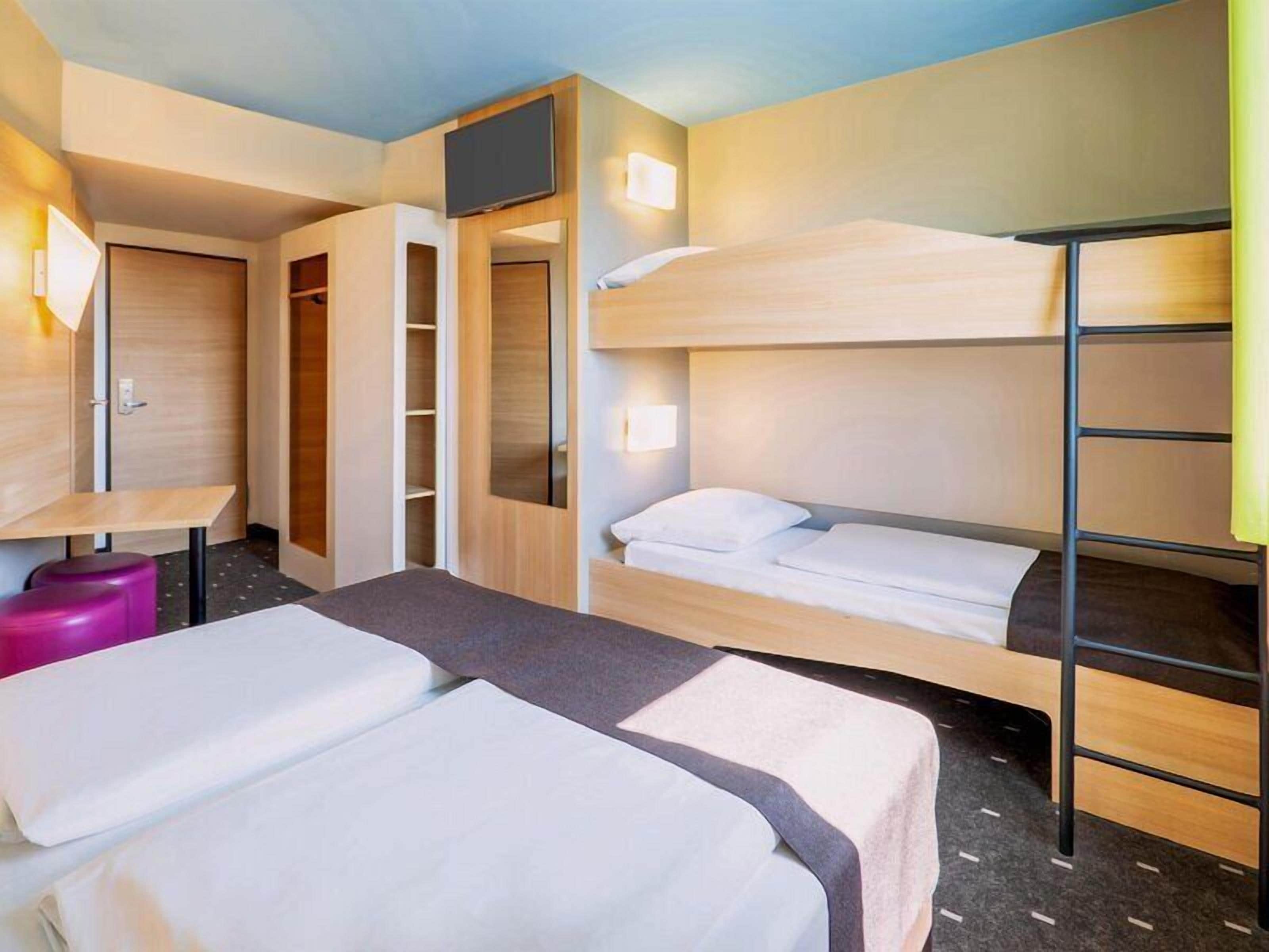 Habitación cuádruple | Ropa de cama de alta calidad, escritorio, sistema de insonorización