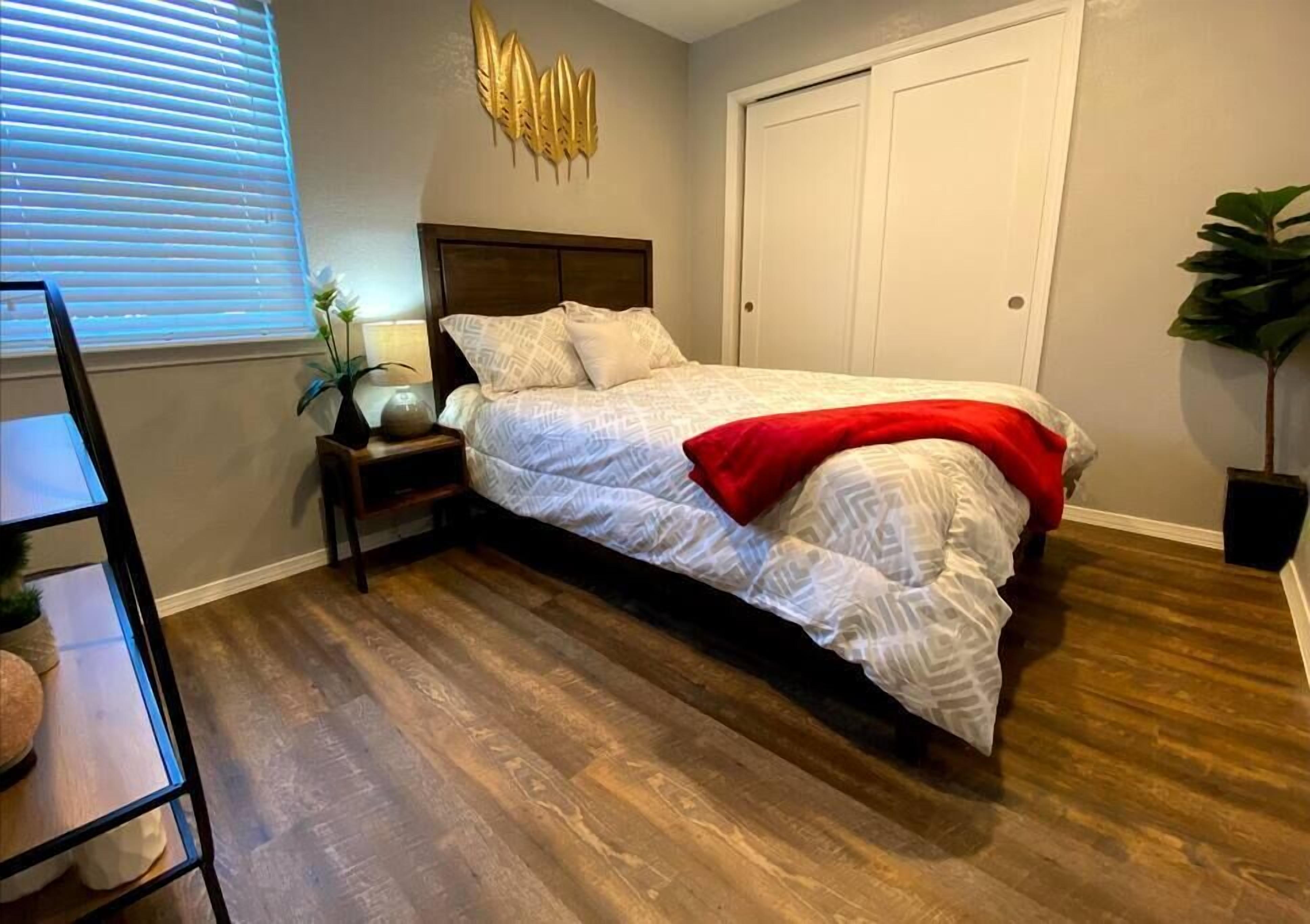 [SU 922-2] Evie's Campus-close 2 bedroom luxury , Evie's campus